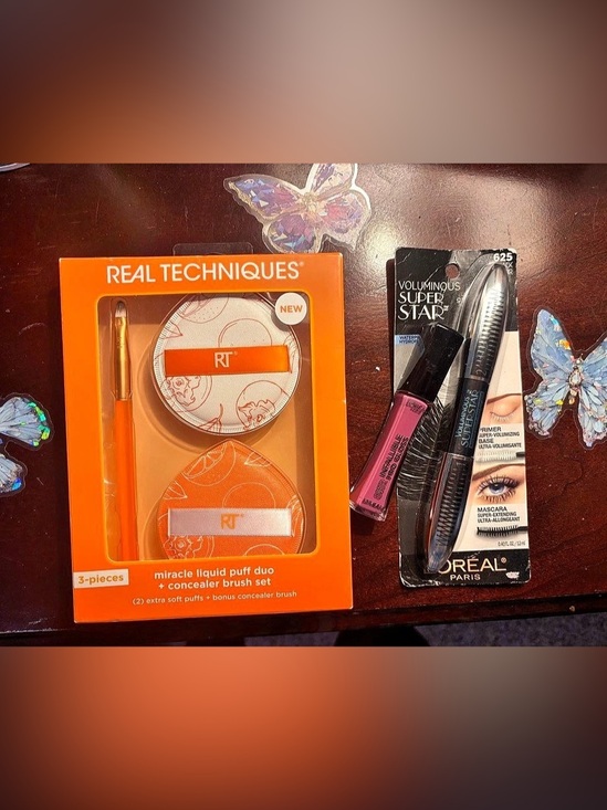 Real Techniques Other - Real Techniques Miracle Liquid Puff Duo + Concealer Brush Set